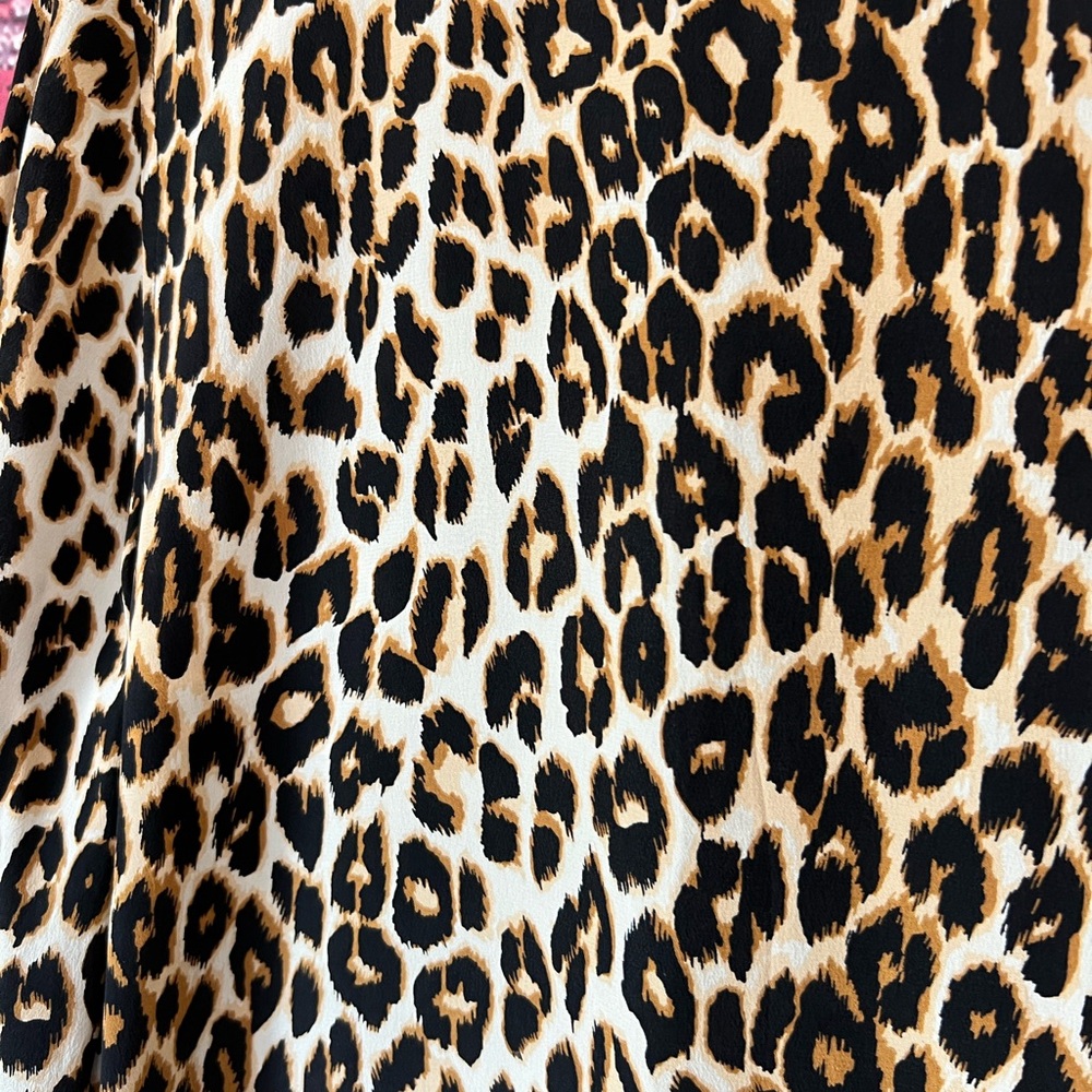 Equipment "Aubrey" 100% Silk Leopard Print Shift Dress with Pockets - Picture 6 of 8